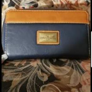 Wristlet wallet